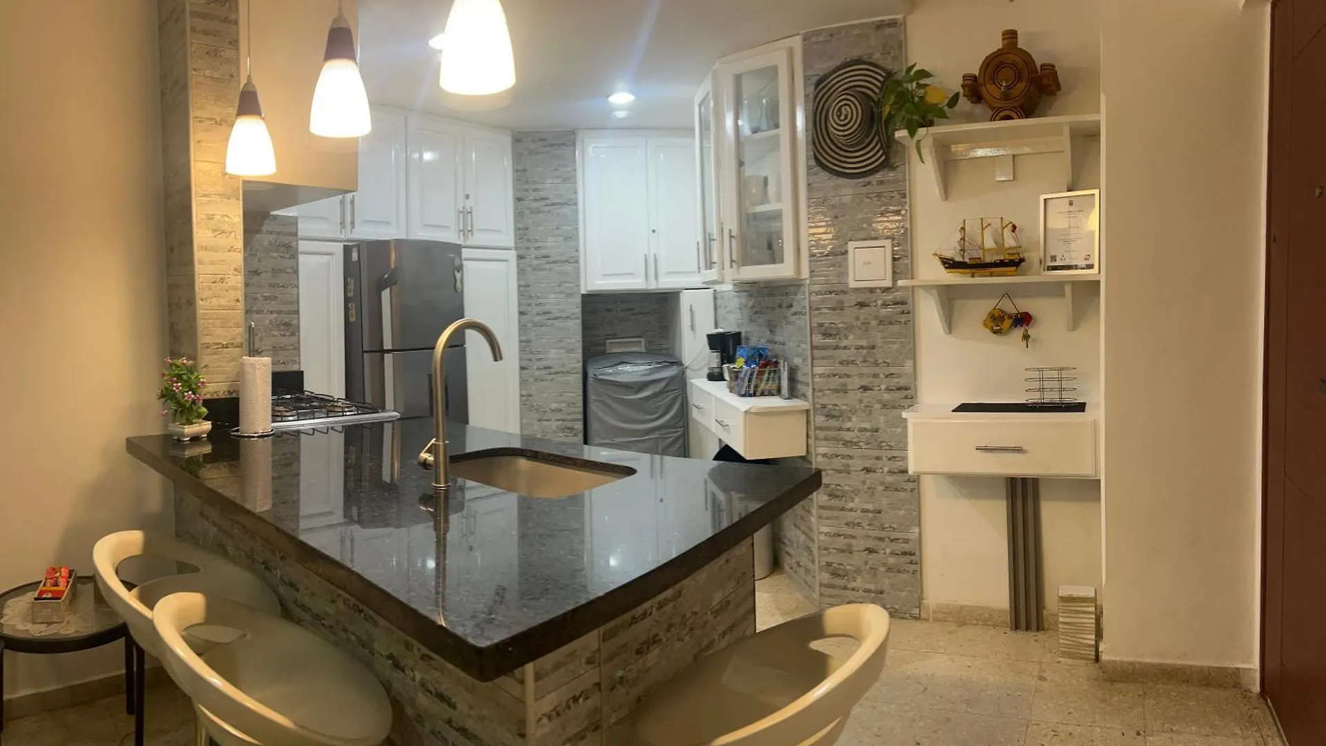 Cartagena Beach Front Apartment 0*,