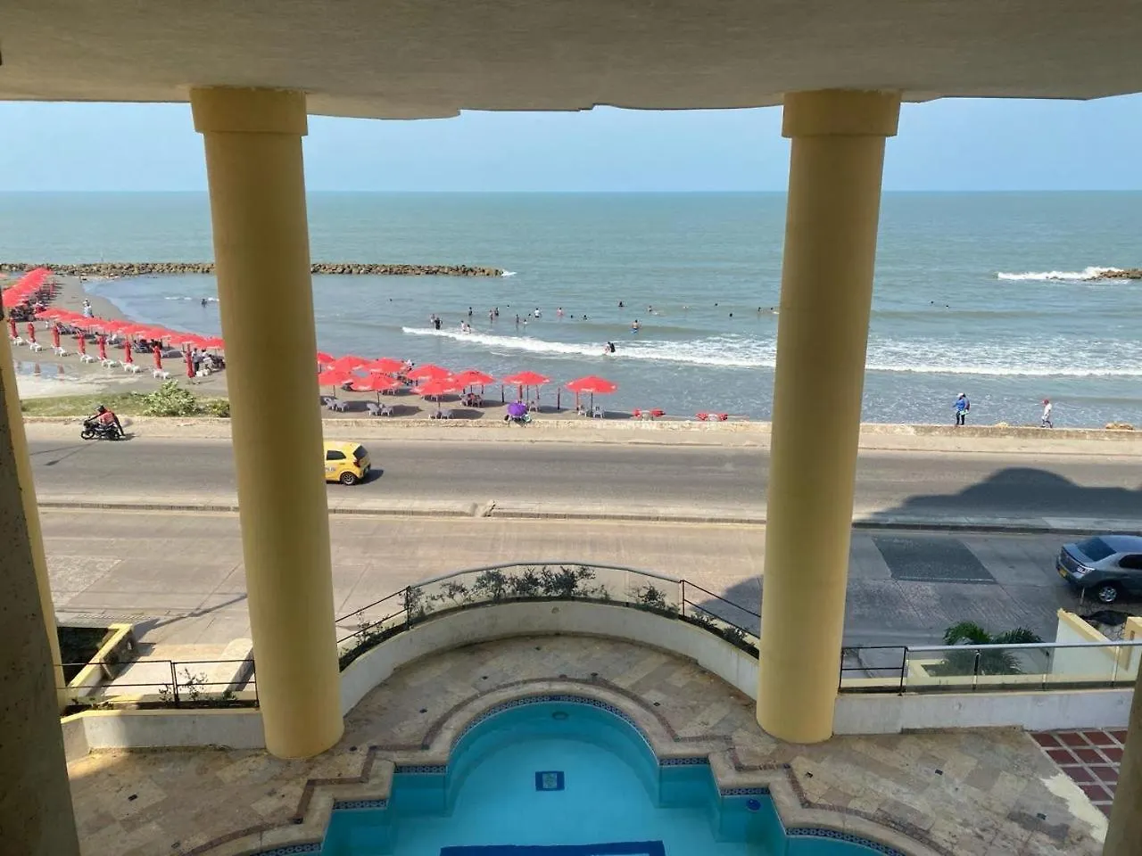 Cartagena Beach Front Apartment 0*,